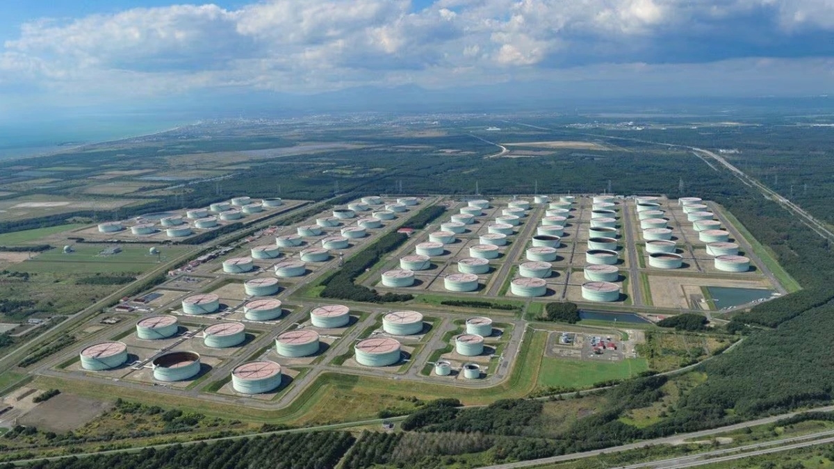 To respond to the tense situation in the Middle East, the Japanese government has also released its national strategic oil reserves to ensure supply. (Photo: Jiji Press)