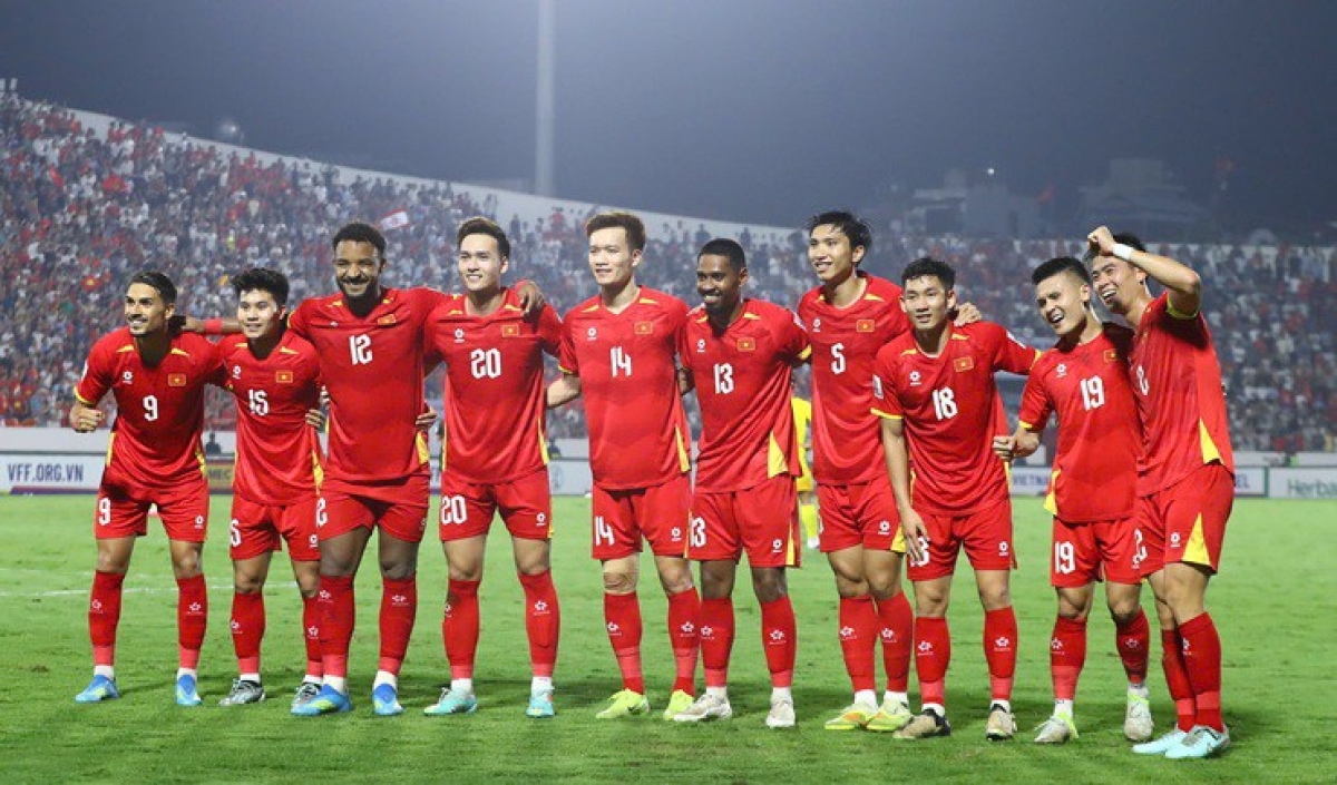 말레이시아전 승리 후 FIFA 랭킹 100위권에 재진입한 베트남 국가대표팀 (사진: VFF)