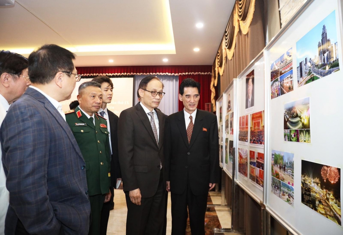 Ủy viên Bộ Chính trị, Bộ trưởng Ngoại giao Lê Hoài Trung đến tham dự chương trình. Ảnh: mofa.gov.vn