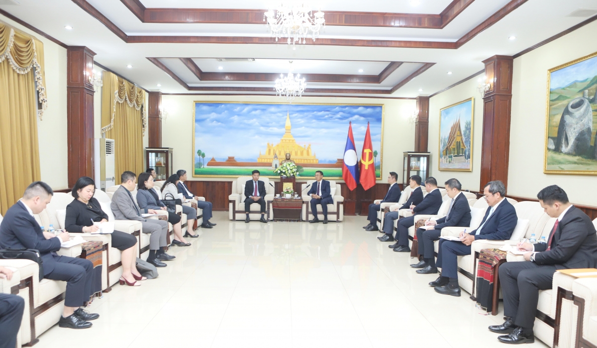 Thứ trưởng Nguyễn Mạnh Cường thăm và làm việc tại Ban Đối ngoại Trung ương Đảng Nhân dân Cách mạng Lào. Ảnh: VOV