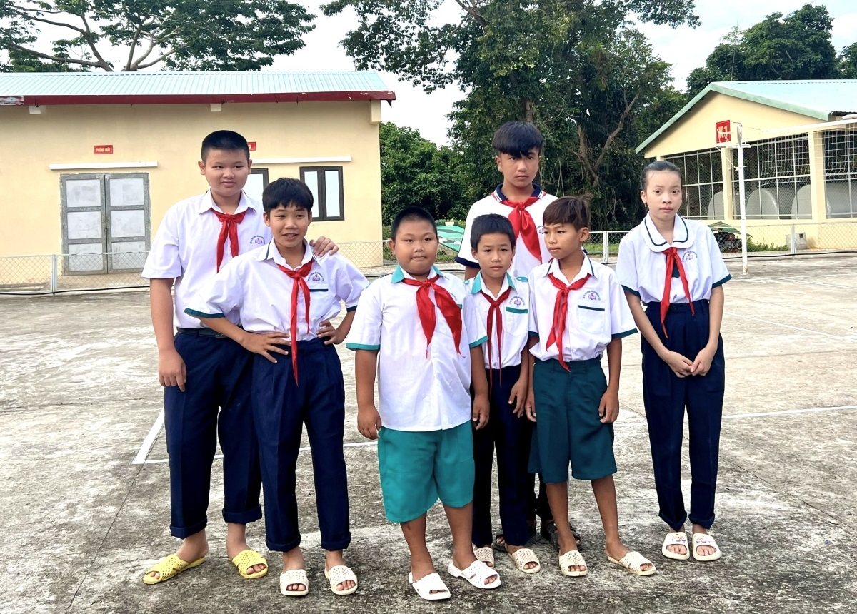 Alumnos de la clase solidaria del puesto de la Guardia Fronteriza de Hon Chuoi. Foto: Huyen Trang/VOV5