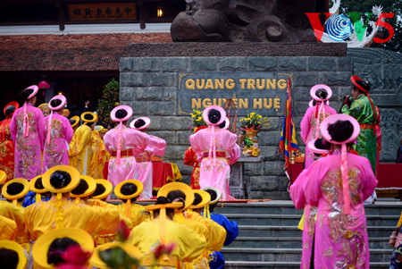 le hoi go dong da - tai hien lich su danh duoi ngoai xam hinh 1