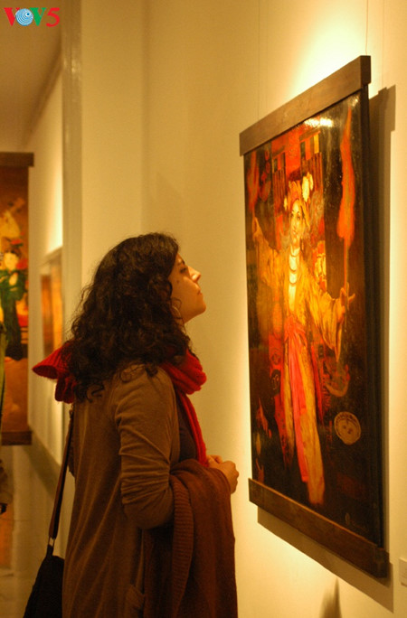 hau dong trong tranh son mai cua tran tuan long hinh 3