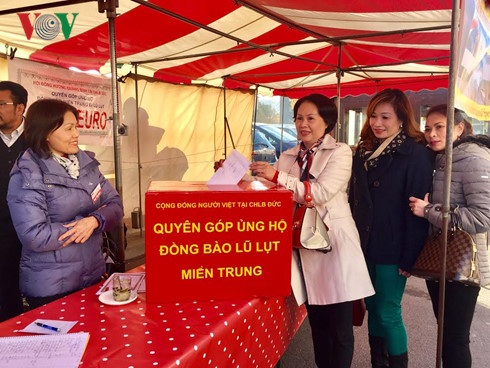 nguoi viet tai duc quyen gop duoc 125 000 euro ung ho ba con vung lu hinh 3