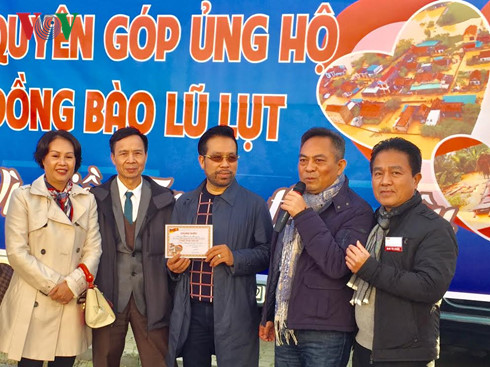 nguoi viet tai duc quyen gop duoc 125 000 euro ung ho ba con vung lu hinh 4