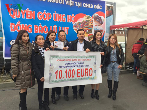 nguoi viet tai duc quyen gop duoc 125 000 euro ung ho ba con vung lu hinh 7